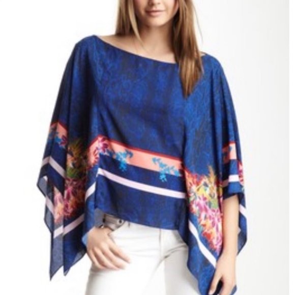 BCBGMaxAzria Kei Resort Collection Poncho Flowy Oversized Relaxed Fit Blouse Top - Picture 2 of 11